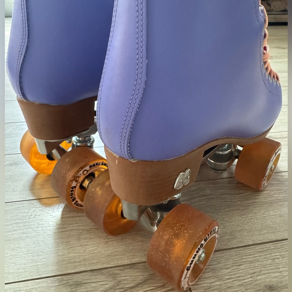 Moxi Beach Bunny Roller Skates - Picture 6 of 9